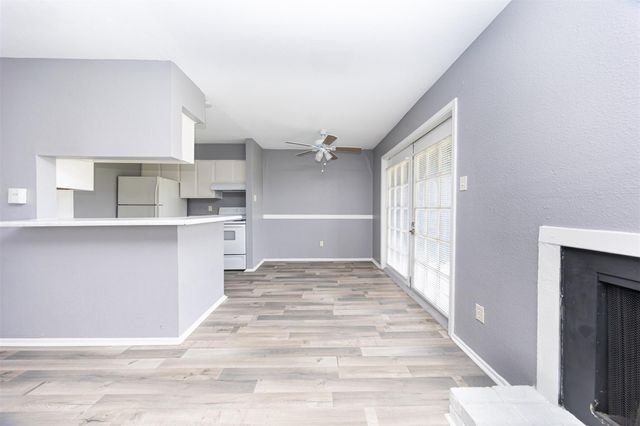 13480 S Thorntree Drive 1206, Houston, TX 77015