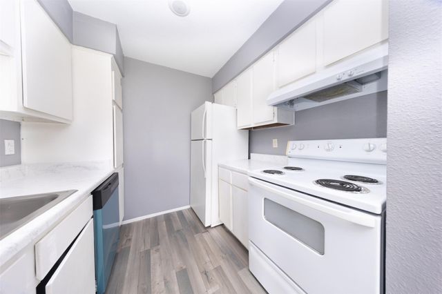 13480 S Thorntree Drive 1206, Houston, TX 77015
