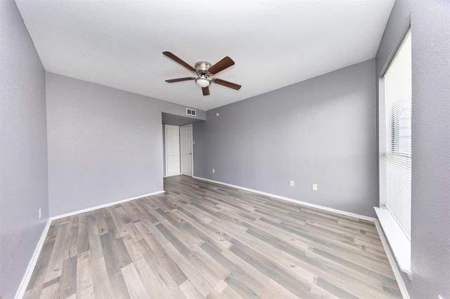 13480 S Thorntree Drive 1206, Houston, TX 77015