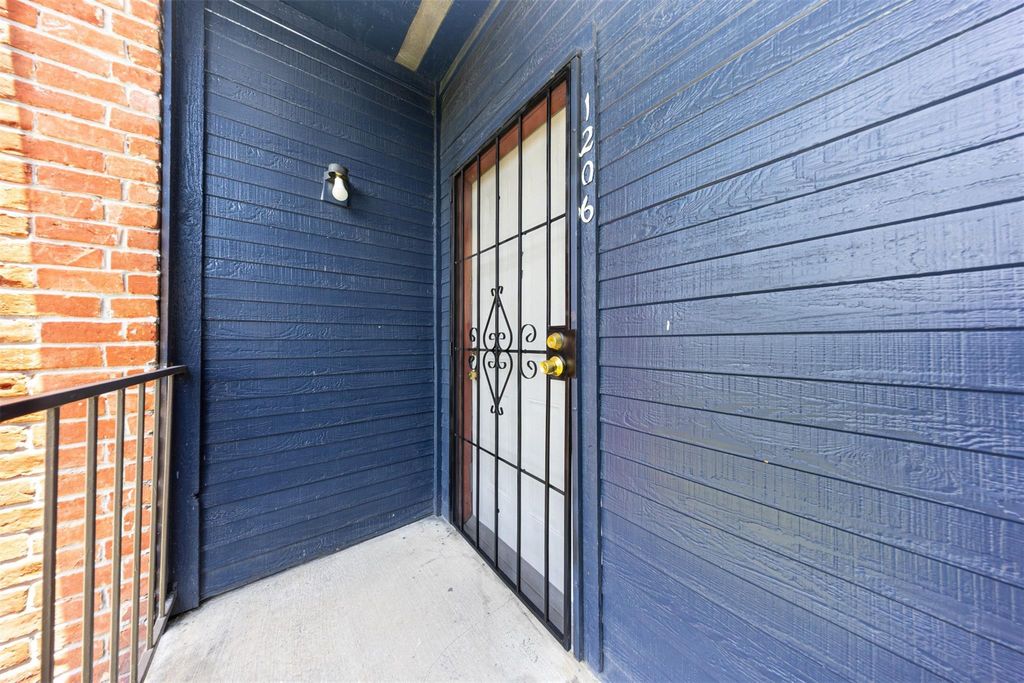 13480 S Thorntree Drive 1206, Houston, TX 77015