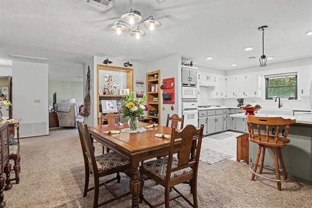 1211 E Rock Creek Road, Tuttle, OK 73089