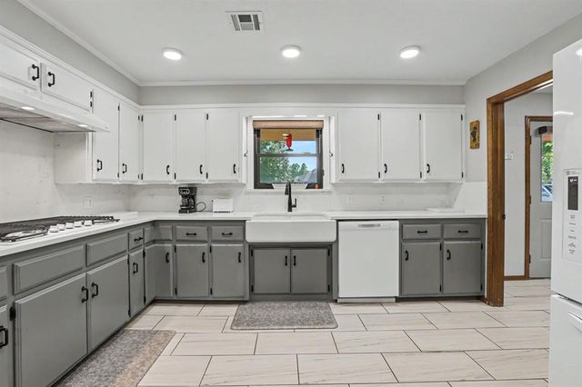 1211 E Rock Creek Road, Tuttle, OK 73089