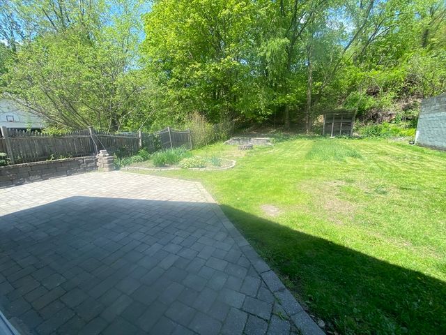 427-429 Deerfield St, Greenfield, MA 01301