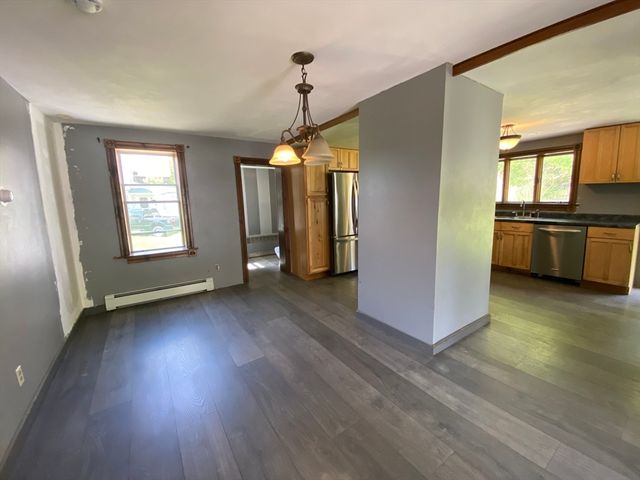 427-429 Deerfield St, Greenfield, MA 01301