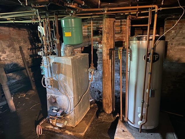 427-429 Deerfield St, Greenfield, MA 01301