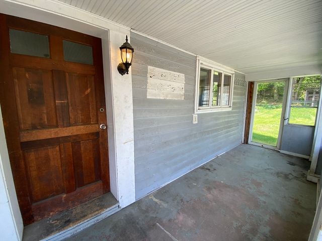 427-429 Deerfield St, Greenfield, MA 01301