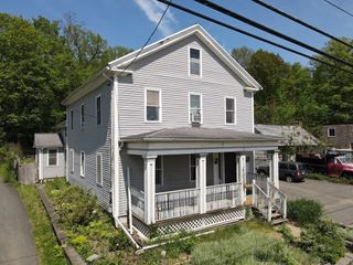 427-429 Deerfield St, Greenfield, MA 01301