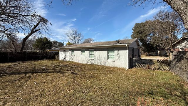 1202 Valley View Drive, Arlington, TX 76010