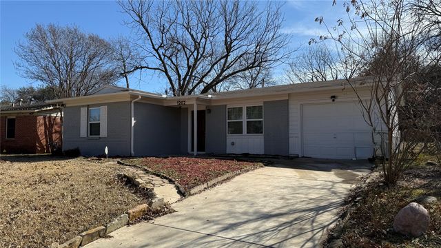 1202 Valley View Drive, Arlington, TX 76010