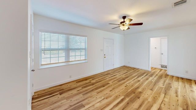 1202 Valley View Drive, Arlington, TX 76010