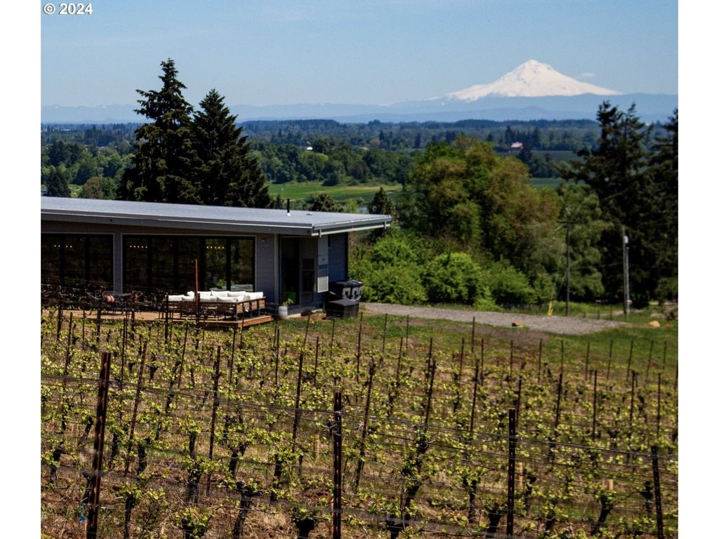 Image 1 of property listing at 11880 Se EOLA HILLS Rd, Amity, OR 97101