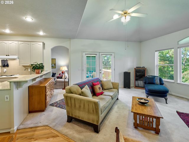 238 ROCK St, Silverton, OR 97381