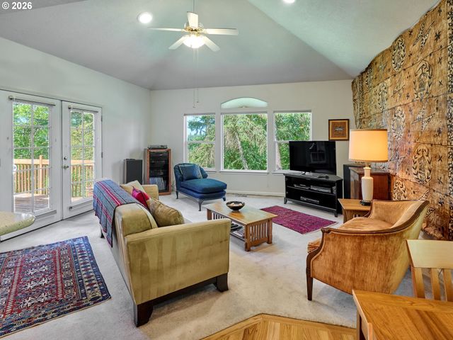 238 ROCK St, Silverton, OR 97381