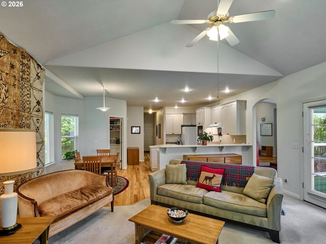 238 ROCK St, Silverton, OR 97381