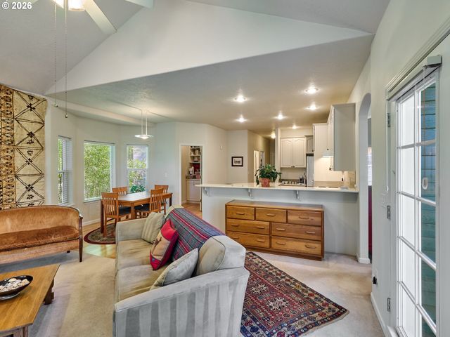 238 ROCK St, Silverton, OR 97381