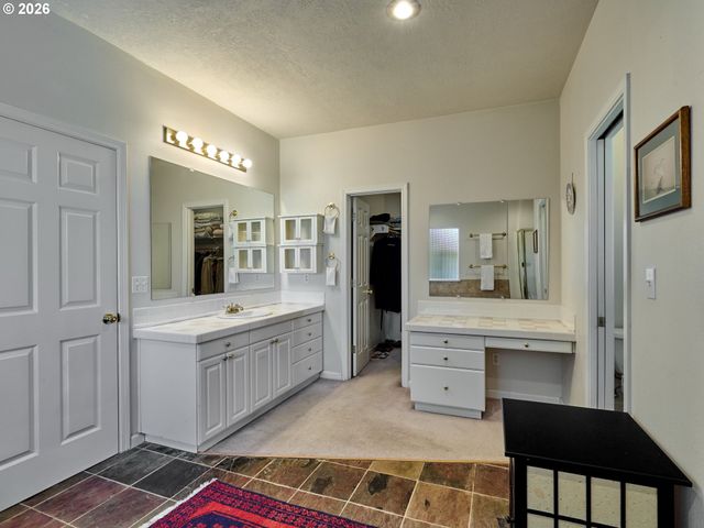 238 ROCK St, Silverton, OR 97381