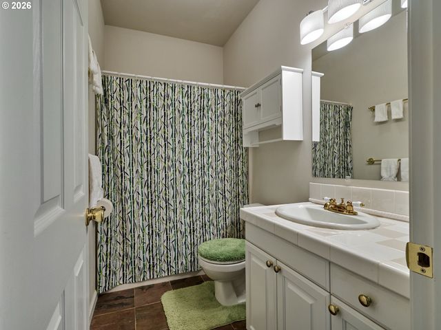238 ROCK St, Silverton, OR 97381