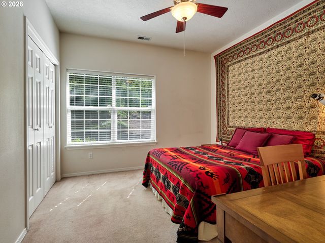 238 ROCK St, Silverton, OR 97381
