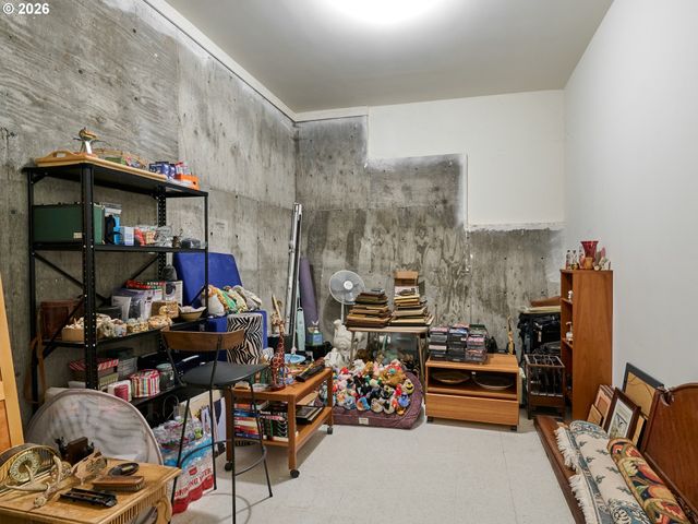 238 ROCK St, Silverton, OR 97381
