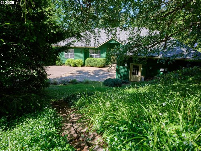 238 ROCK St, Silverton, OR 97381