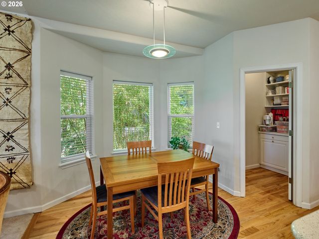 238 ROCK St, Silverton, OR 97381