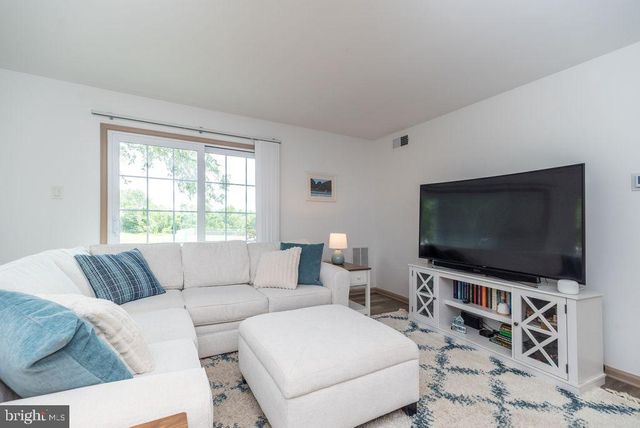 30024 BEACON HILL DR, Southampton, PA 18966