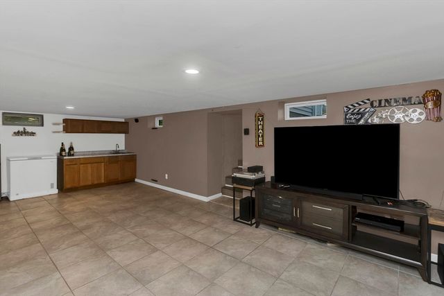 10 Laroche St, Ludlow, MA 01056