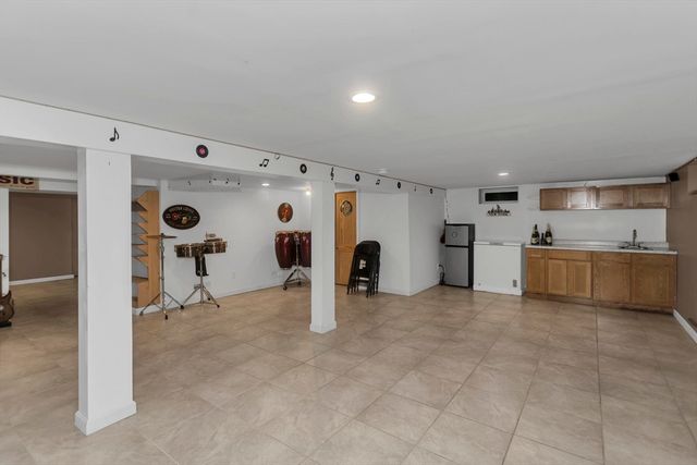 10 Laroche St, Ludlow, MA 01056