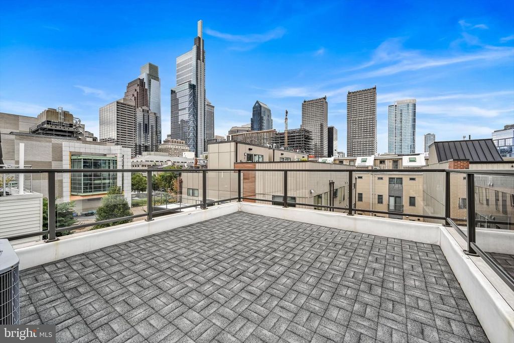 2106 SPRING ST, Philadelphia, PA 19103