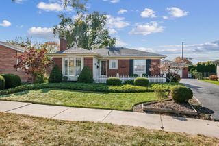 23118 Westbury Street, Saint Clair Shores, MI 48080