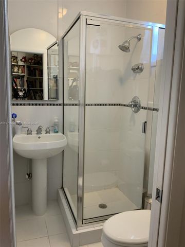 5780 SW 59th Pl, South Miami, FL 33143