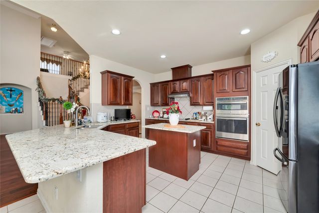 2812 Pinnacle Drive, Burleson, TX 76028