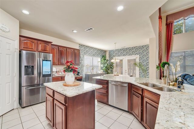 2812 Pinnacle Drive, Burleson, TX 76028