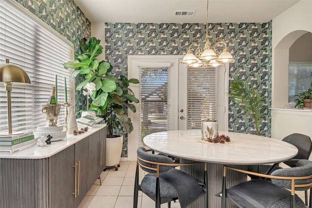 2812 Pinnacle Drive, Burleson, TX 76028