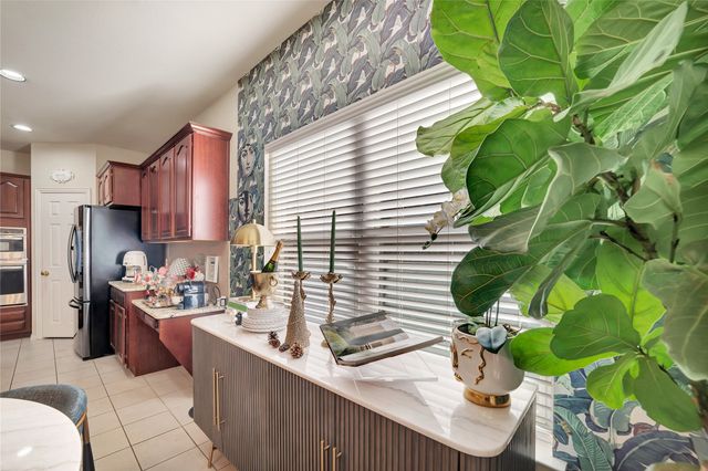 2812 Pinnacle Drive, Burleson, TX 76028