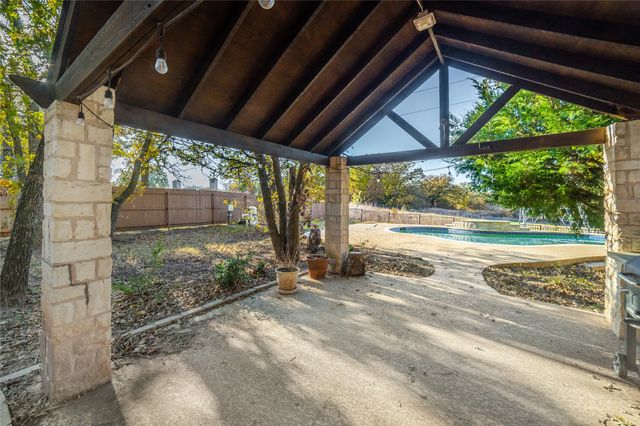 2812 Pinnacle Drive, Burleson, TX 76028