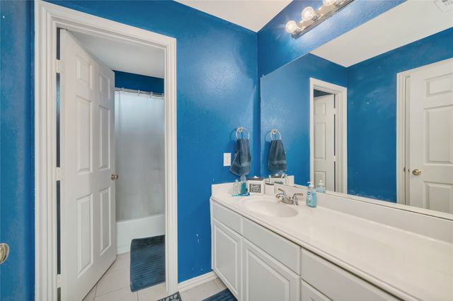 2812 Pinnacle Drive, Burleson, TX 76028