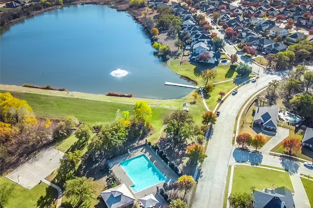 2812 Pinnacle Drive, Burleson, TX 76028