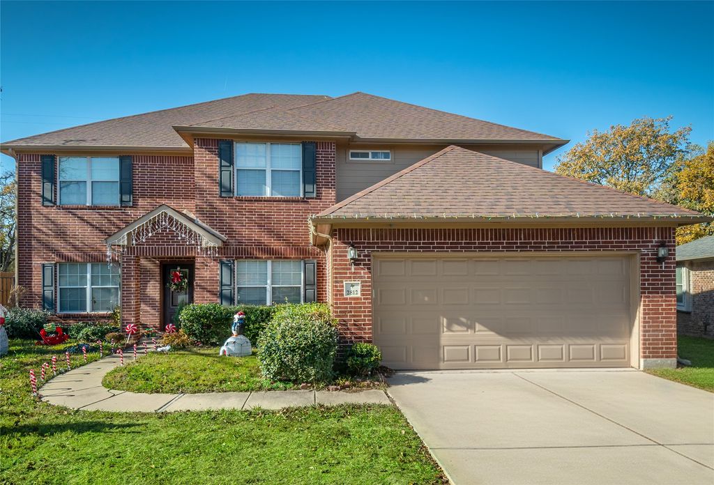 2812 Pinnacle Drive, Burleson, TX 76028