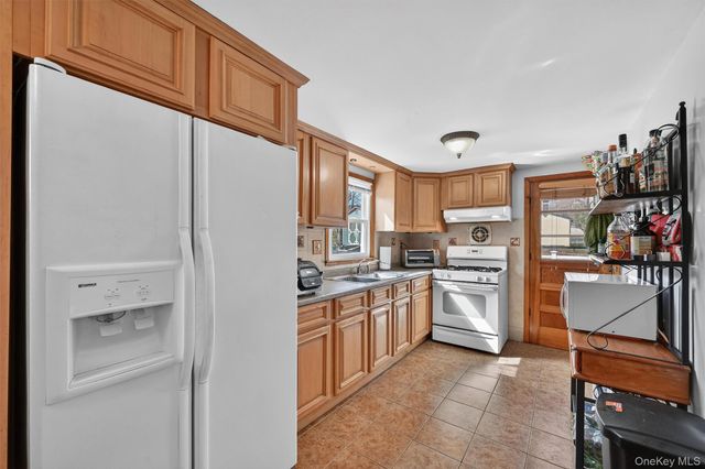 19 Valewood Drive, New Windsor, NY 12553