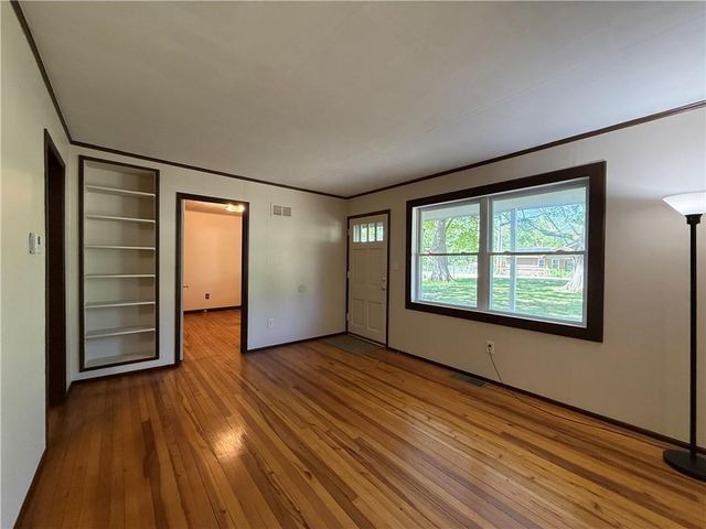 13227 Bennington Avenue, Grandview, MO 64030