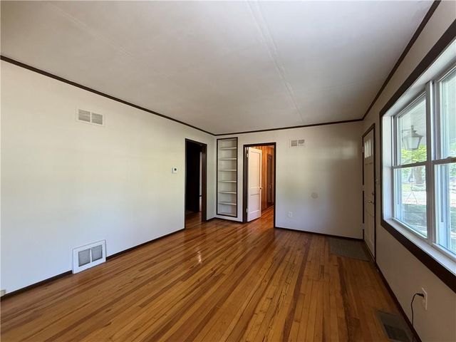 13227 Bennington Avenue, Grandview, MO 64030