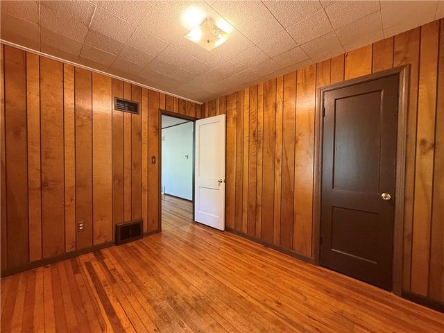 13227 Bennington Avenue, Grandview, MO 64030