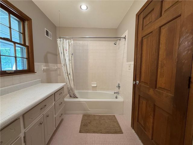 13227 Bennington Avenue, Grandview, MO 64030
