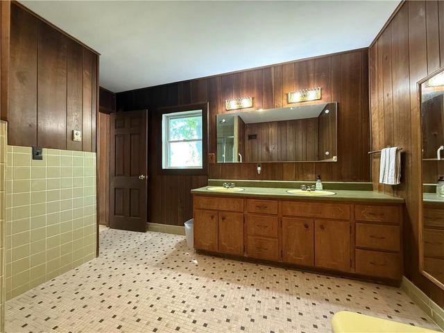 13227 Bennington Avenue, Grandview, MO 64030