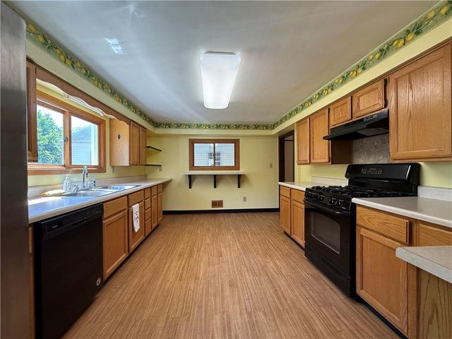 13227 Bennington Avenue, Grandview, MO 64030