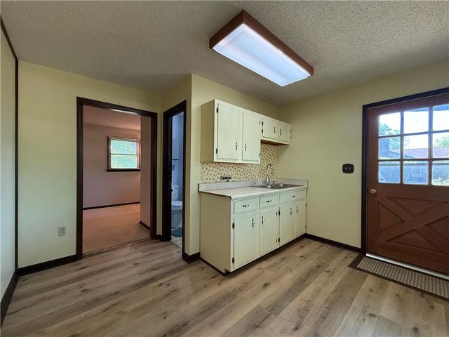 13227 Bennington Avenue, Grandview, MO 64030