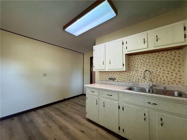13227 Bennington Avenue, Grandview, MO 64030