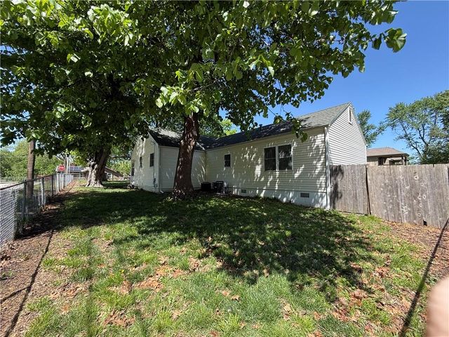 13227 Bennington Avenue, Grandview, MO 64030