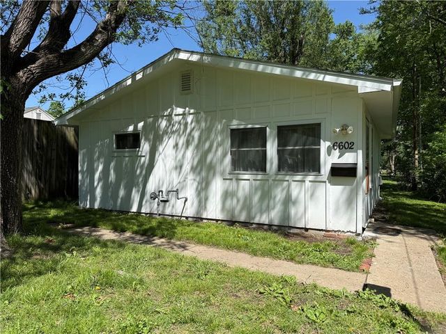 13227 Bennington Avenue, Grandview, MO 64030